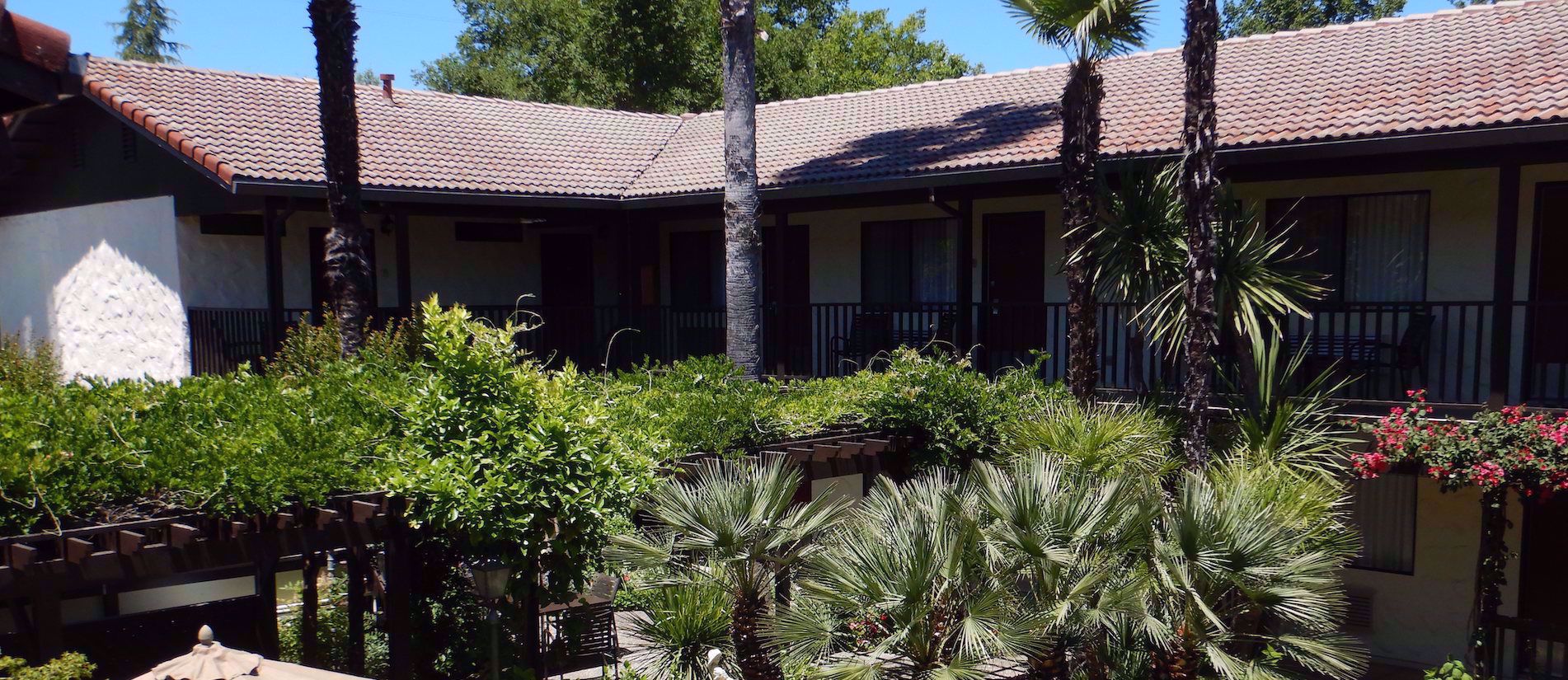 all women's hiking and wine tour lodge