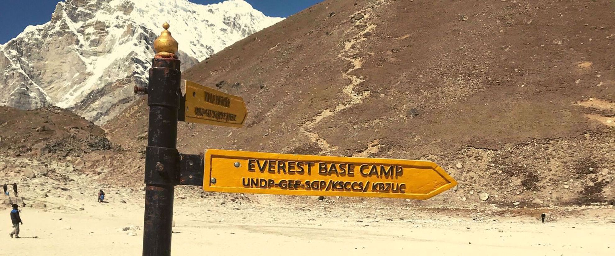 Trails sign to Everest basecamp