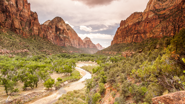 Hiking Utah's Majestic Parks